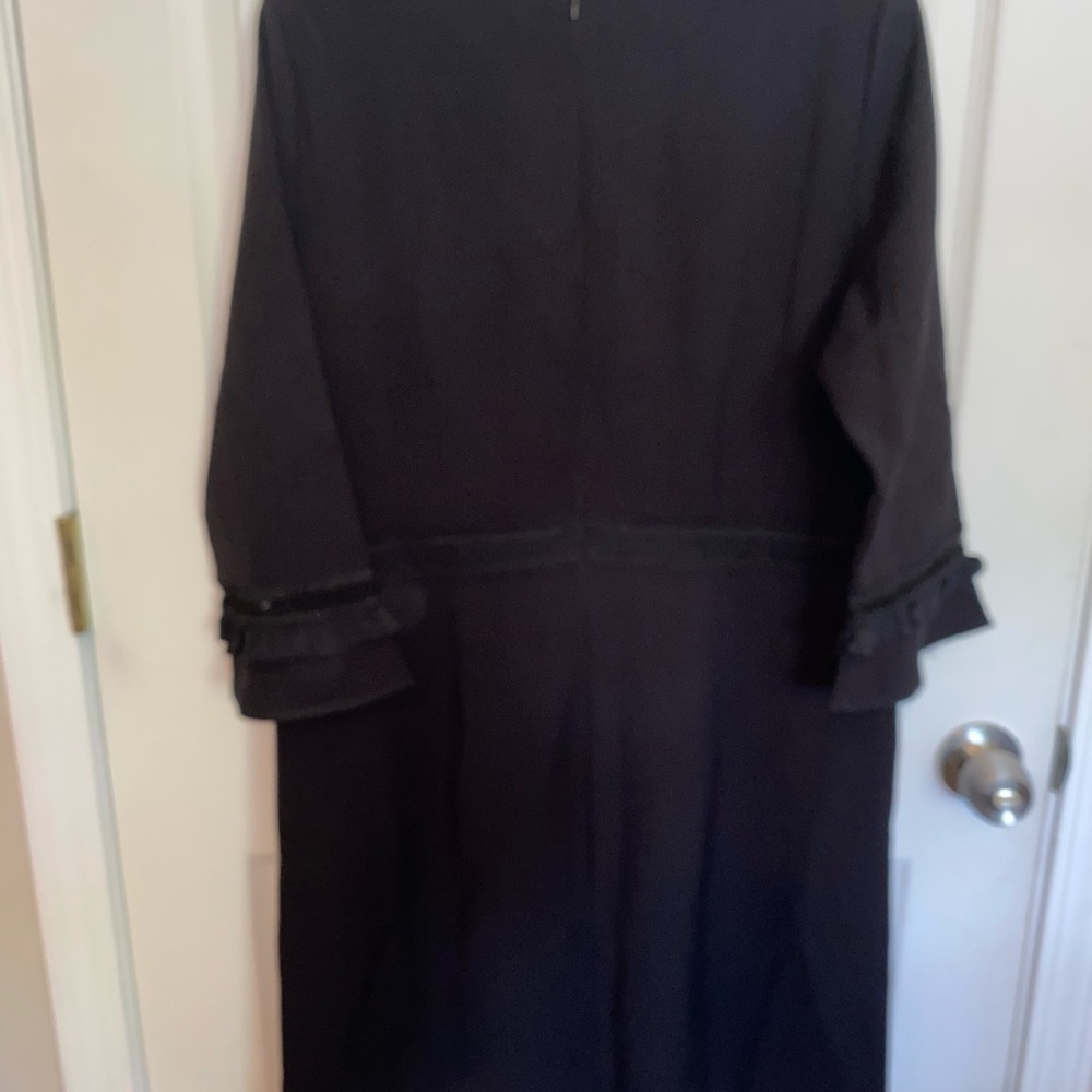 Dress - Picture 4 of 9